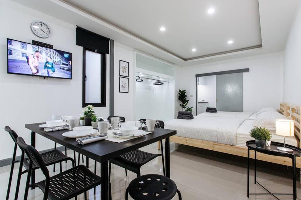 P4 Silom Large 2beds full kitchen WIFI 4-6pax Lejlighed Bangkok Eksteriør billede
