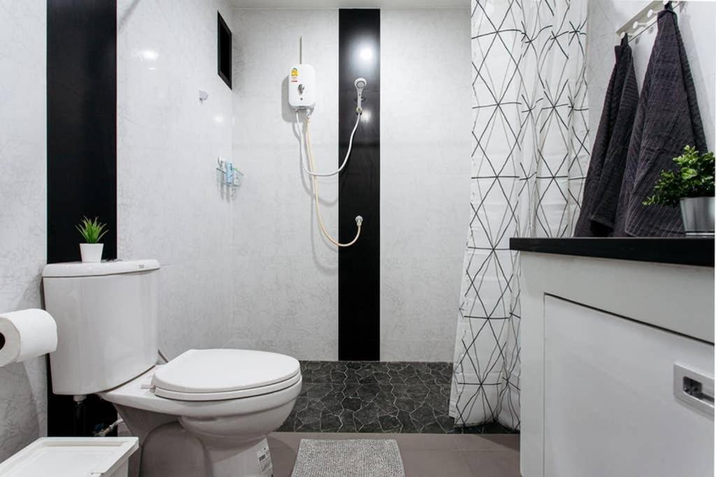 P4 Silom Large 2beds full kitchen WIFI 4-6pax Lejlighed Bangkok Eksteriør billede