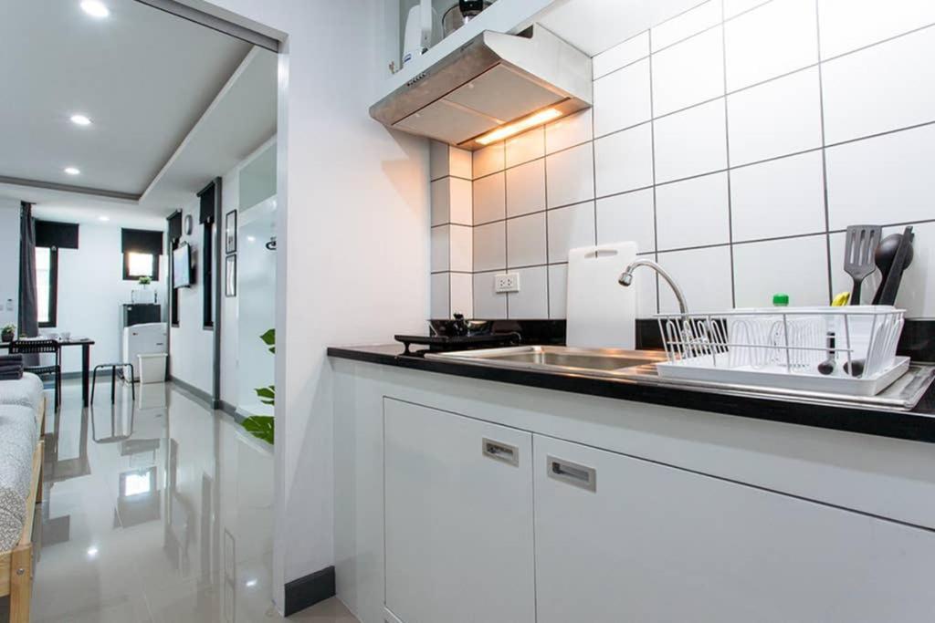 P4 Silom Large 2beds full kitchen WIFI 4-6pax Lejlighed Bangkok Eksteriør billede