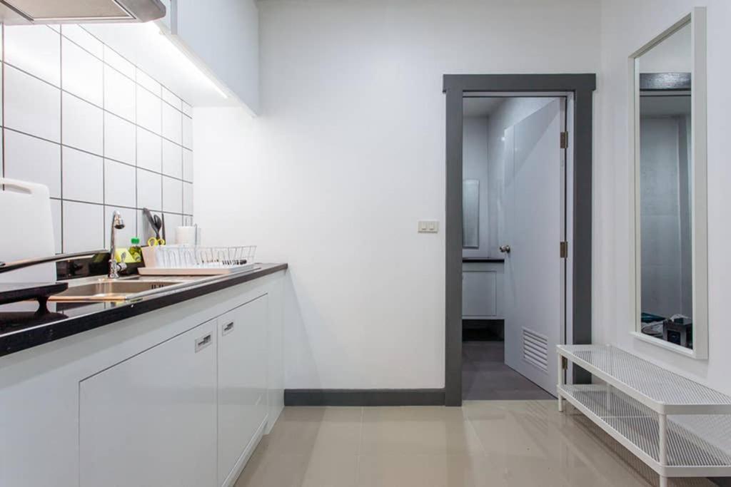 P4 Silom Large 2beds full kitchen WIFI 4-6pax Lejlighed Bangkok Eksteriør billede